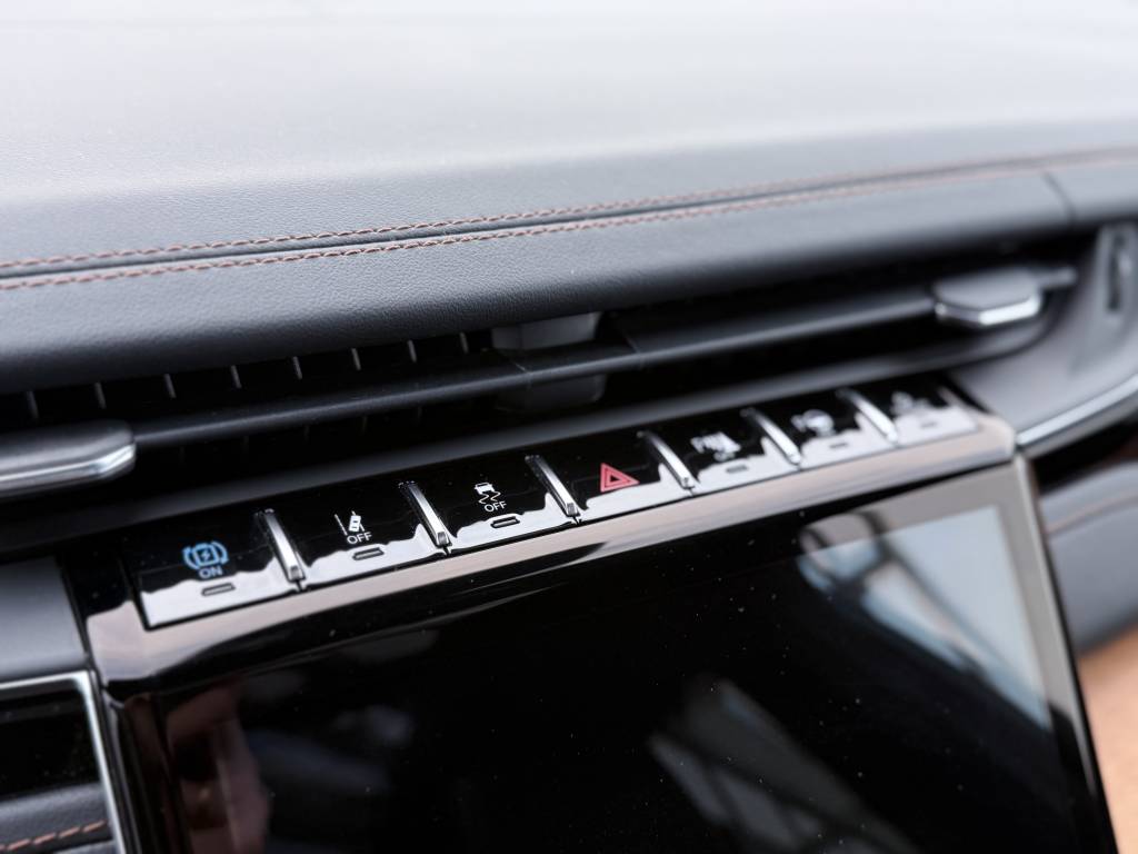 JEEP GRAND CHEROKEE 4XE 2.0 L T 380 CH PHEV 4X4 BVA8 SUMMIT RESERVE EXCLUSIVE LA 272