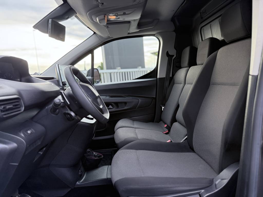 PEUGEOT PARTNER FOURGON STANDARD 650 KG BLUEHDI 130 S&S EAT8 ASPHALT 4P