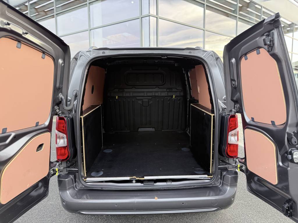 PEUGEOT PARTNER FOURGON STANDARD 650 KG BLUEHDI 130 S&S EAT8 ASPHALT 4P