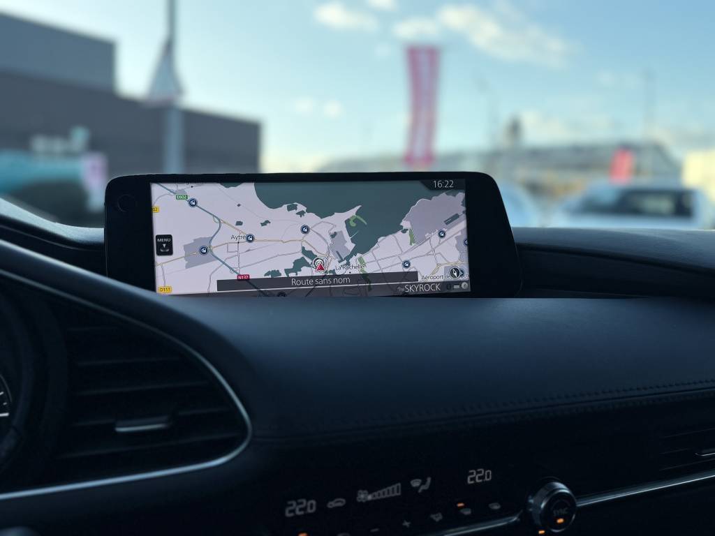 MAZDA MAZDA3 BERLINE 2024 2.0L E-SA-X M HYBRID 186 CH BVA6 EXCLUSIVE-LINE 4P