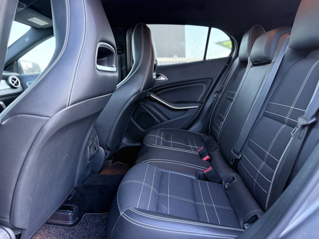 MERCEDES CLASSE GLA 180 D SENSATION 7-G DCT A 109