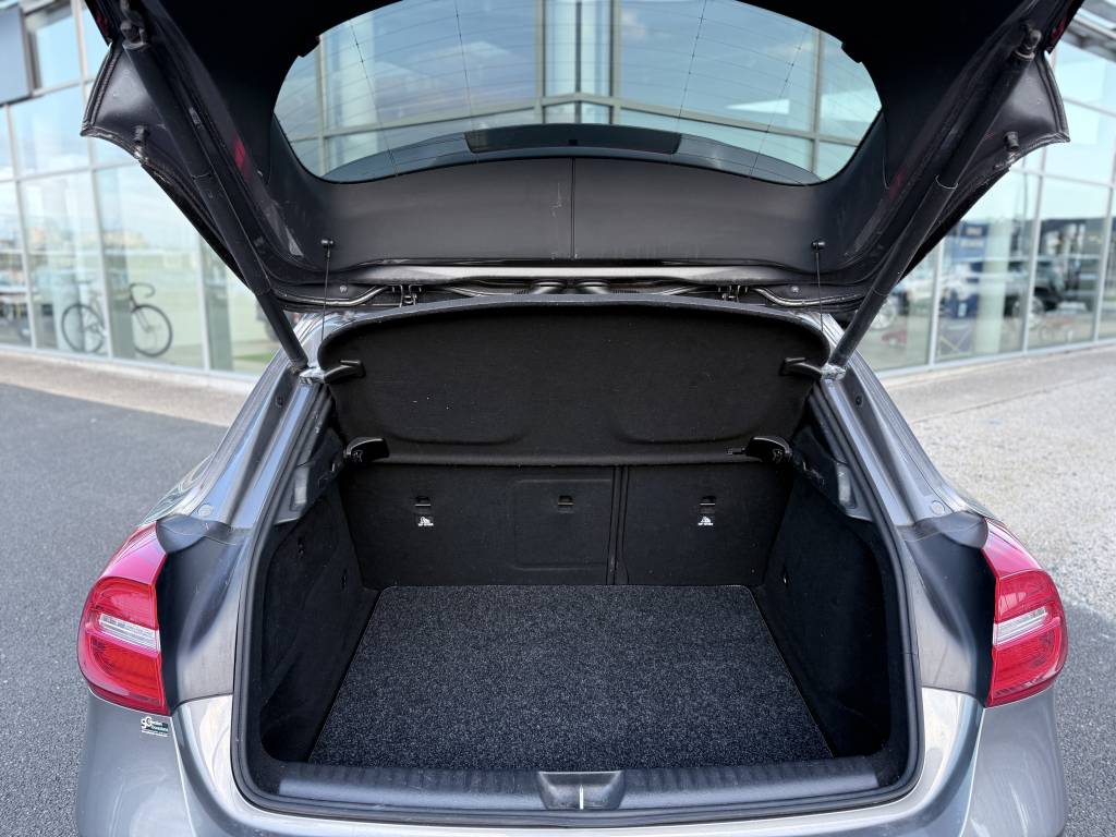 MERCEDES CLASSE GLA 180 D SENSATION 7-G DCT A 109