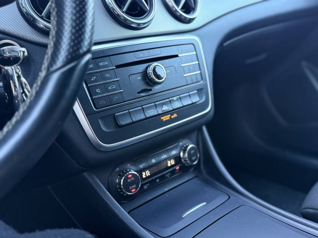 MERCEDES CLASSE GLA 180 D SENSATION 7-G DCT A 109