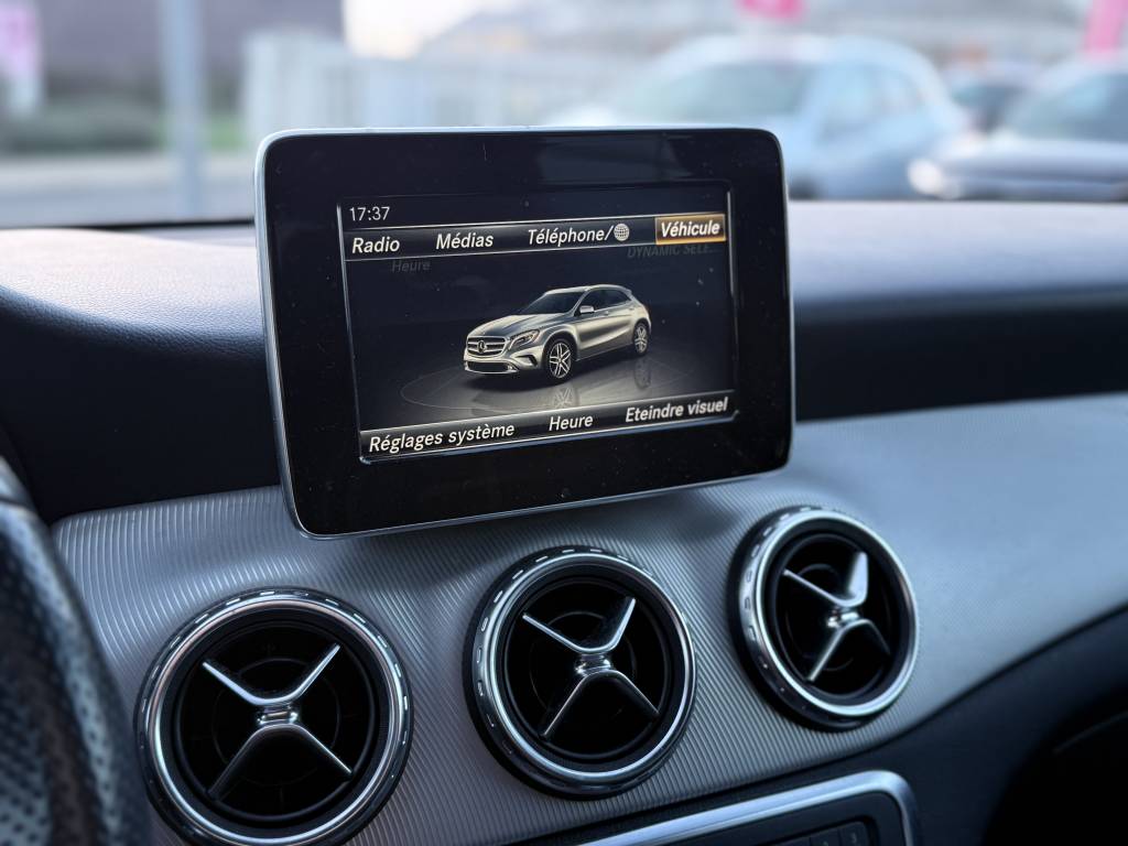 MERCEDES CLASSE GLA 180 D SENSATION 7-G DCT A 109