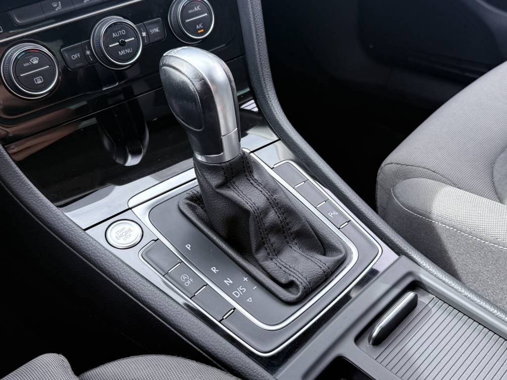 VOLKSWAGEN GOLF 1.5 TSI 150 EVO DSG7 CARAT